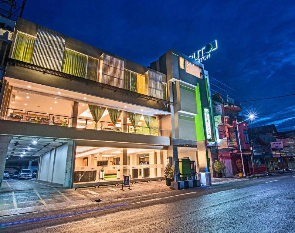 Lotus Hotel Subang Extérieur photo