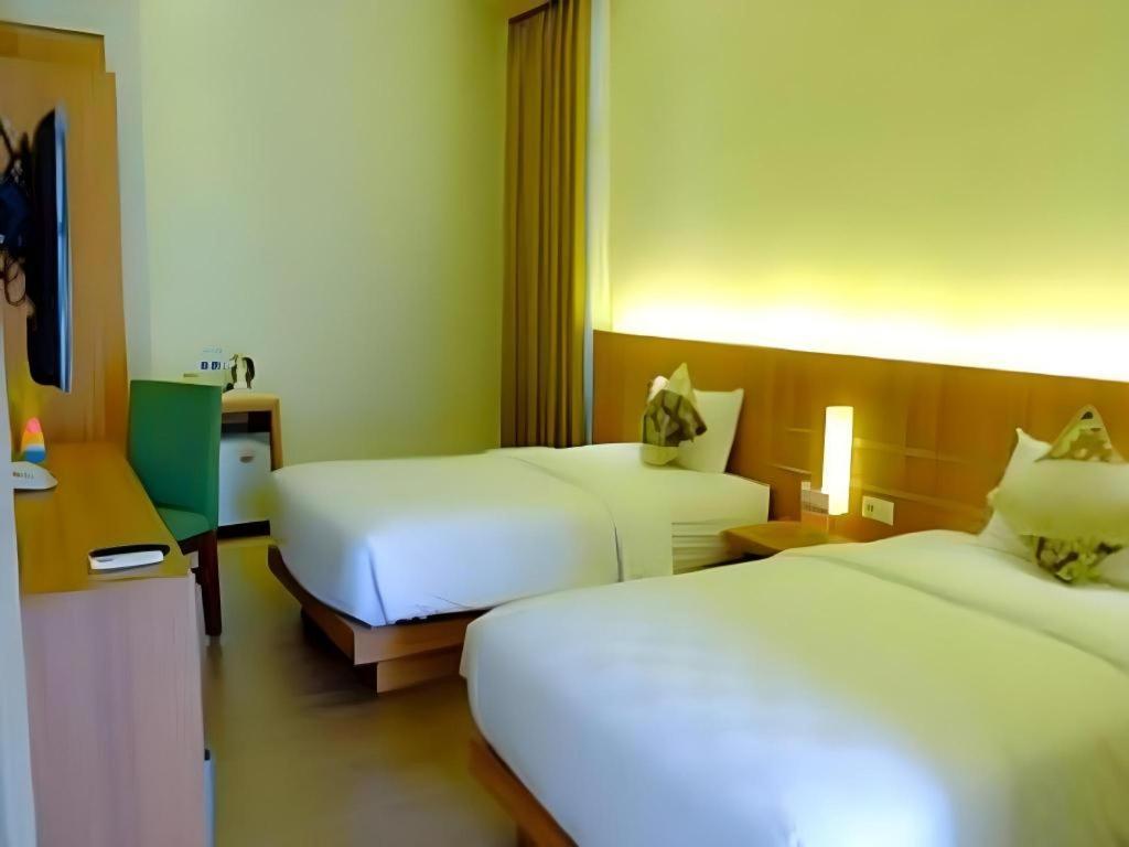 Lotus Hotel Subang Extérieur photo