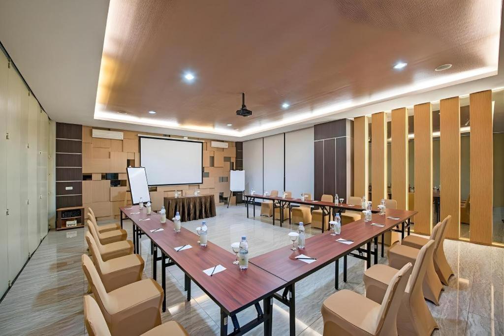 Lotus Hotel Subang Extérieur photo