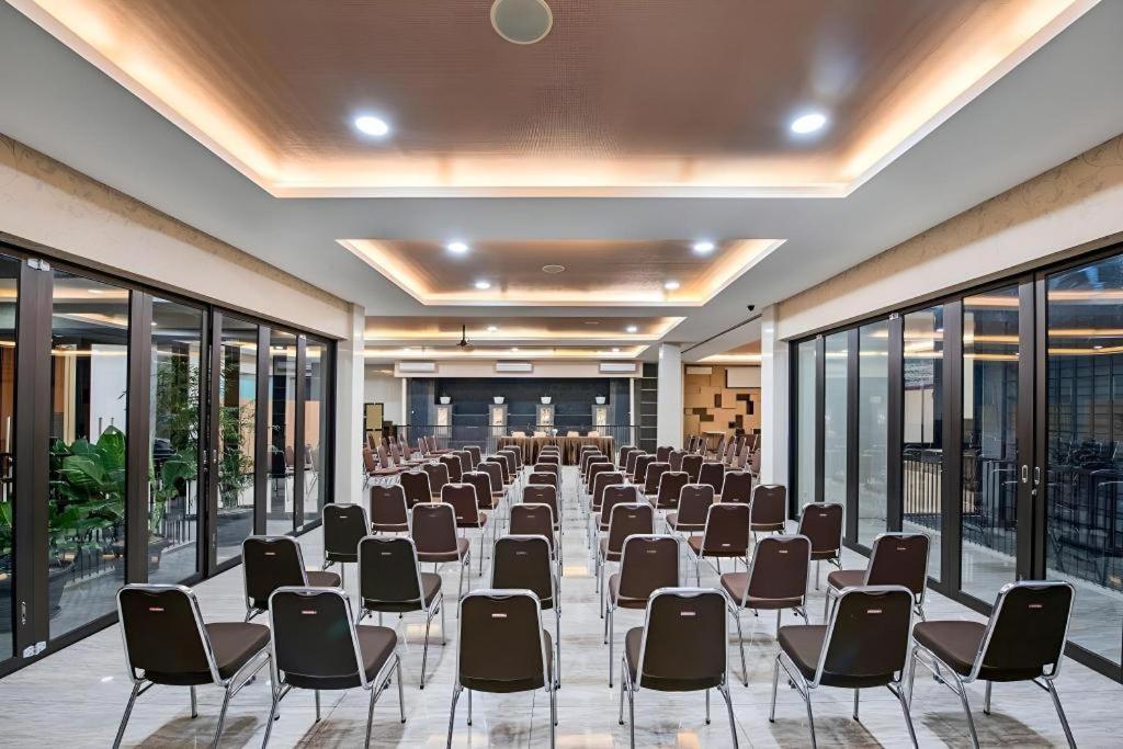 Lotus Hotel Subang Extérieur photo