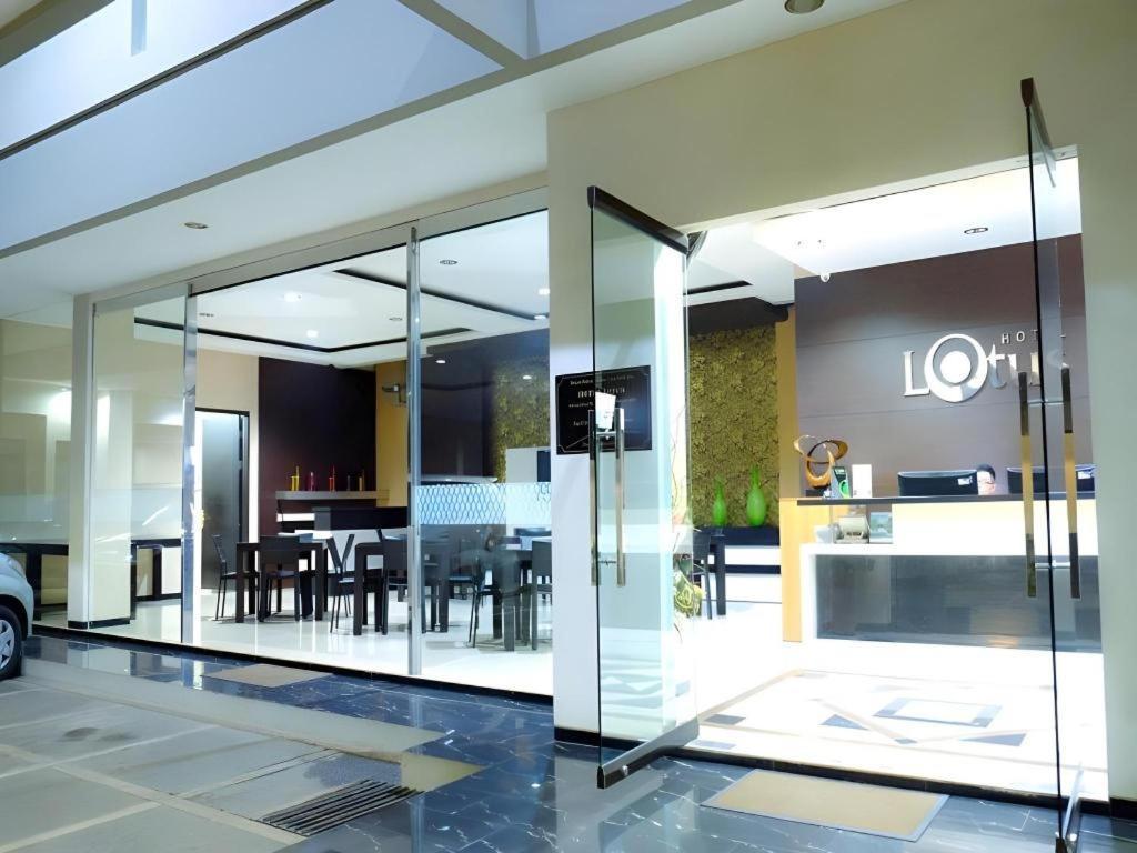 Lotus Hotel Subang Extérieur photo