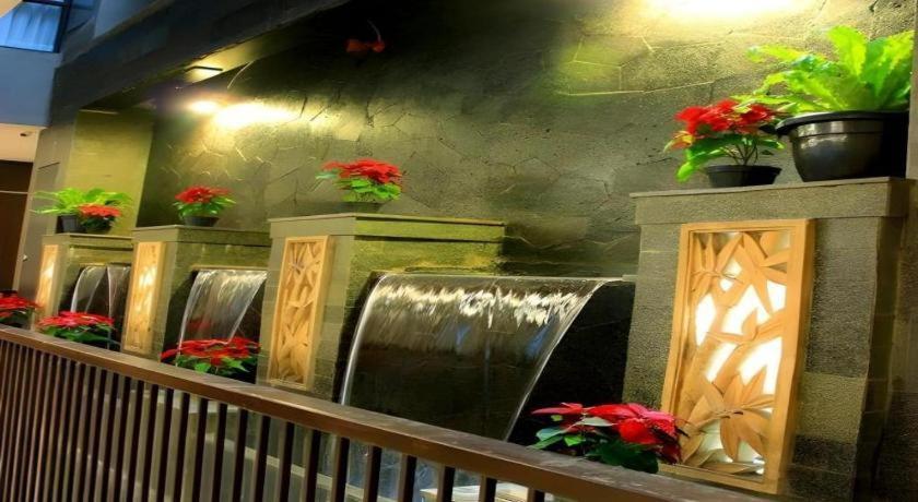 Lotus Hotel Subang Extérieur photo