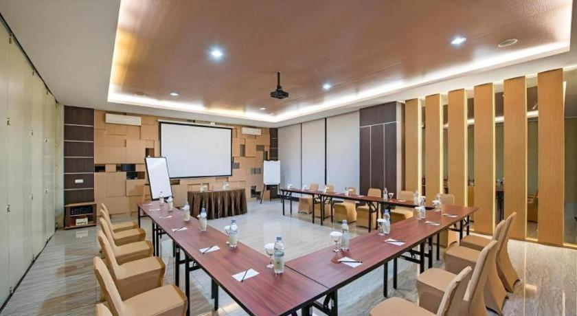 Lotus Hotel Subang Extérieur photo