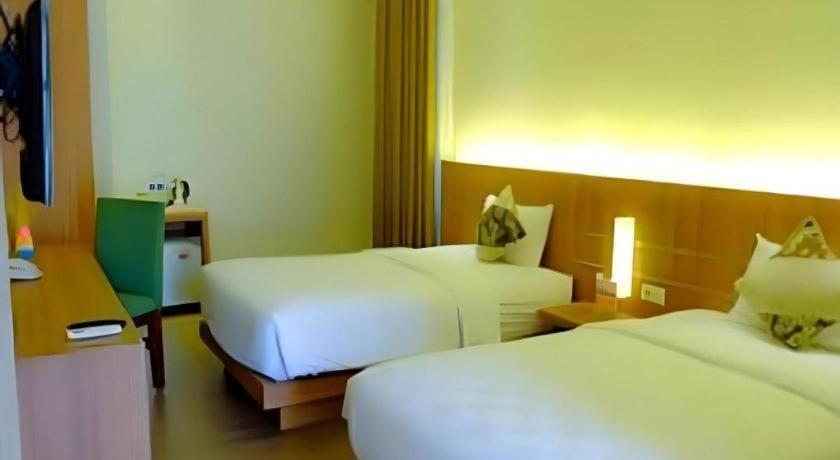 Lotus Hotel Subang Extérieur photo