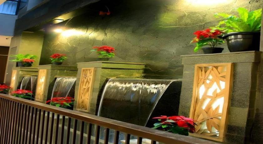 Lotus Hotel Subang Extérieur photo