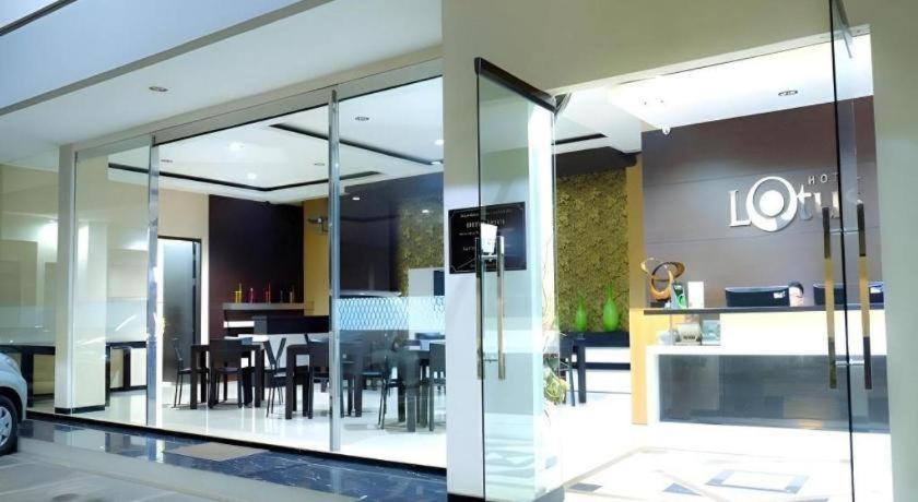 Lotus Hotel Subang Extérieur photo